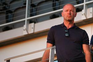 希勒：科林斯必须被罚下，姆伯莫在被拉拽的情况下根本无法控制住皮球。