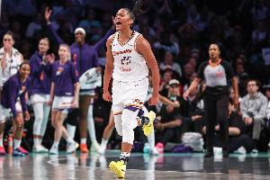 艾莉莎-托马斯生涯季后赛助攻数达367 超越苏-伯德成WNBA历史第二