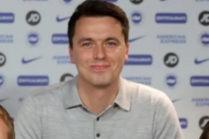 记者：预计西汉姆招募主管麦考利也将离任，他与波特关系密切