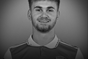 为救球撞墙重伤离世！本周英国联赛将致敬维加，并整改球场设施