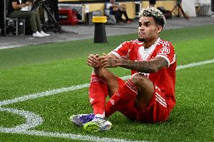 迪亚斯以7000万欧身价加盟拜仁，他直言凯恩给自己留下最深刻印象，称其几乎无所不能。