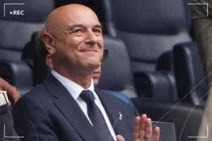 扫地出门！TA：热刺不让列维回去收东西，用车送回他和妻子的物品