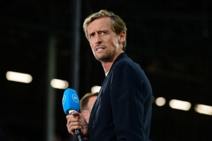 克劳奇表示，曼联队内似乎已有三名二号门将人选，因此他无法理解俱乐部为何没有引进多纳鲁马或马丁内斯这样的球员。