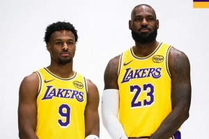 詹姆斯表示，布朗尼的篮球天赋遗传自自己，而挥杆天赋或许则遗传自妈妈。