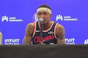 比尔：与哈登这样的顶级控卫搭档让我感到兴奋，过去我曾与沃尔、威少合作过。