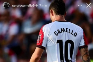 巴列卡诺球员因辱骂主帅曼萨诺被红牌罚下，事后在社交媒体致歉：一时冲动，望得到谅解。