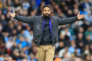 为俱乐部增加收入，同时周中无比赛，曼联正在探索举办季中友谊赛的可能性。