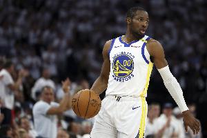 媒体人指出，库明加的变动将引发连锁反应，勇士队很可能打造出史上最年长的首发阵容。