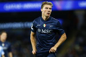 全市场：霍伊伦非惯用脚上演帽子戏法，英格兰球迷或已开始怀念他。