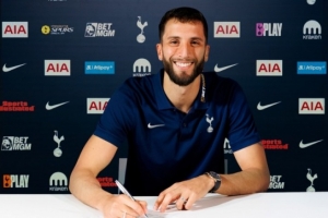 热刺官方宣布，与本坦库尔签署了一份新的长期合同。