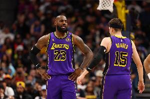 里夫斯从曾经的詹姆斯“批评者”转变为忠实拥趸，他曾调侃老詹无冠，如今却对其盛赞不已，坦言自己已被彻底折服。