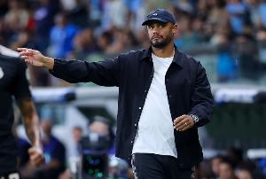 孔帕尼论新援适应与德比对决，剖析球队进攻防守及领导力