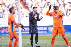 鲁媒报道称，于金永近期有肺炎症状，因此一直缺席泰山队的训练。