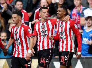 升班马6轮狂揽11分！邮报盛赞桑德兰：扎卡与主帅勒布里斯功不可没