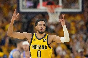 哈利伯顿康复进展顺利，他已脱下保护靴，并开始进行罚球训练。