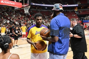 夸梅：你们称赞布朗尼是黑人的荣耀，却批评本内特、夸梅和威少。