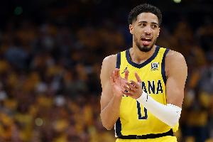 哈利·伯顿渴望在步行者队结束职业生涯，并希望自己的名字能像科比一样，成为一项成就或精神的代名词。