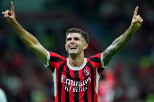 据记者报道，俱乐部对与萨勒马克斯和普利西奇的续约持乐观态度，同时，米兰方面或将在明年夏天加入对莱万的争夺。