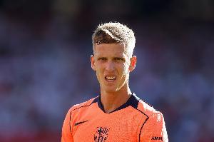 奥尔莫转会费高达6000万欧元却10场比赛仅打入1球，表现与其此前5550万欧元加盟时单赛季12球7助的判若两人。