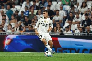 接班人？西媒：塞巴略斯被视为阿隆索在皇马发掘的“新克罗斯与莫德里奇”组合。