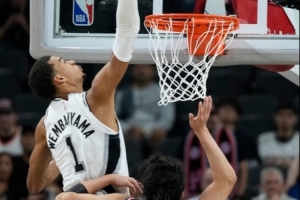 卡特-布莱恩特感叹：每日观文班，其表现堪称不似真人。