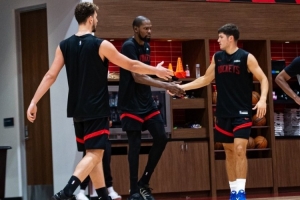 知名评论员指出，NBA在90年代的训练强度极高，以至于训练营开始前的整整一周，球员们便会感到焦虑。