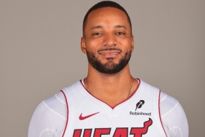 21.8分！鲍威尔：外界期待我复制上赛季数据，但全队融合才是关键。