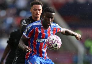 法尔克透露，格伊仍是拜仁今夏的首要引援目标，俱乐部此前曾有意引进该球员，但因未能出售金玟哉而作罢。