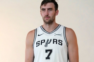 为何与科内特搭档双塔更高效？文班：成熟度、耐心与经验均有提升