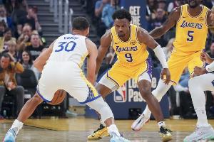 夸梅：布朗尼不应尝试超远三分，他把自己当成库里或利拉德了吗？