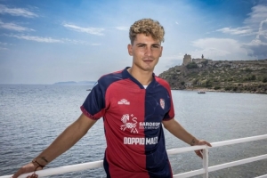 经纪人：S-埃斯波西托想去卡利亚里，但最终决定权在我。