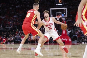 《队记分析：火箭新赛季进攻端将倚重申京，有望达成场均23分10篮板7助攻》