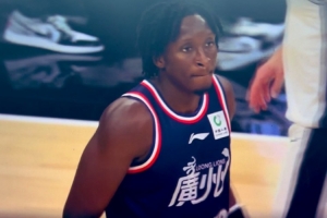 知名媒体人评论，奥拉迪波目前竞技状态良好，若他仍未与球队签约，不妨考虑赴CBA联赛效力。