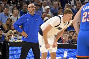 基德：弗拉格的表现令人难以置信，大家见证了他的防守、组织和得分能力。