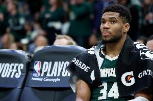 连续三年止步季后赛首轮！Shams：字母哥对新阵容的争冠前景感到担忧。