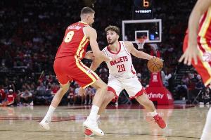 申京：我感觉自己更强壮了，持球速度也更快了，无球方面仍在持续适应和提高。