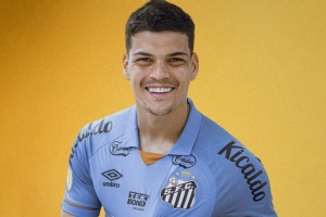 德天空消息：欧洲球队已就桑托斯门将布拉藏一事向俱乐部咨询，塞萨尔已向拜仁推荐这名球员。