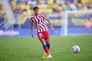 米体：为弥补右边后卫的不足，尤文图斯正考虑在冬季窗口租借并附带买断条款的方式引进莫利纳。