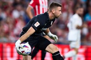 西蒙：我渴望身披圣马梅斯的黑色战袍，这不仅是巴斯克精神的象征，更是毕尔巴鄂竞技门将的灵魂所在。