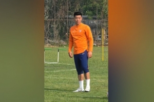 据记者消息，冯伯元已回归青岛海牛，并于昨日下午随队参加了训练。