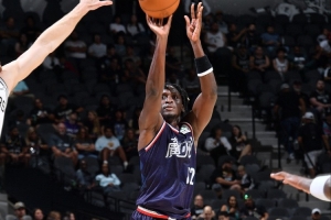 泰伦-卢称赞奥拉迪波具备坚韧不拔的特质，并对他能重返赛场感到欣慰。