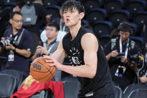 媒体人指出，其他球员同样有表现机会，因此曾凡博没有获得出手机会是在意料之中的情况。