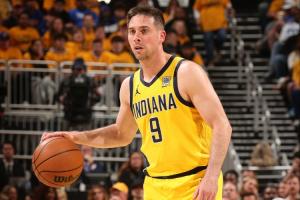 后场再遇伤病！卡莱尔：麦康纳遭遇腿筋拉伤，预计将缺席至少一个月。