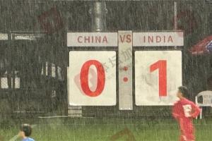 北青评U17国足负印度：球队技战术表现欠佳，防守端屡遭对手反击威胁。