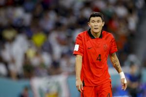 金玟哉承认对巴西惨败自己有失误，但也坦言球队实力存在差距。