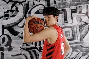 媒体人：杨瀚森的球商不应与替补球员的乱战式打法配合。