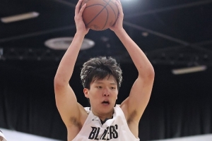 乐福盛赞杨瀚森：2.16米身高能完成背运转身，这就是天赋，我为他感到高兴。