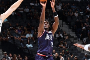 奥拉迪波谈及重返赛场，直言自己乐在其中，并强调对篮球的热爱永不改变。