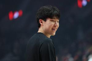 国王媒体：作为开拓者球迷，目睹杨瀚森如此全能的表现，我定会为之疯狂。