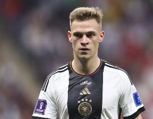 勒夫表示，若有人能胜任德国队中场核心，他将让基米希改踢右路。